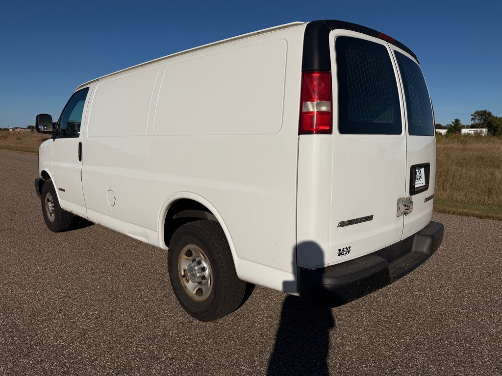 2005 Chevrolet Express Image 7