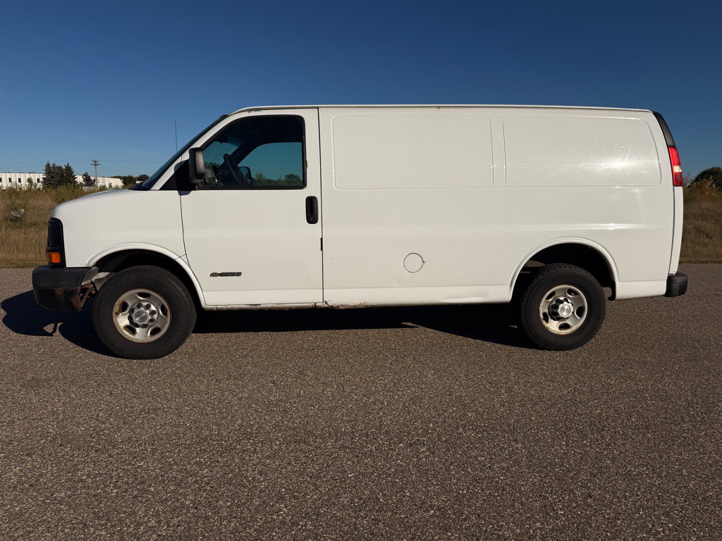 2005 Chevrolet Express Image 8