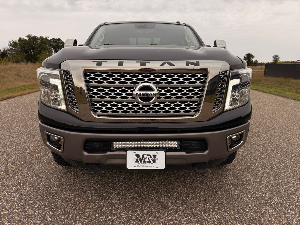 2017 Nissan Titan Image 2