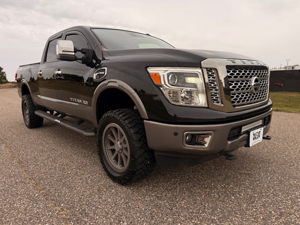 2017 Nissan Titan Image 3