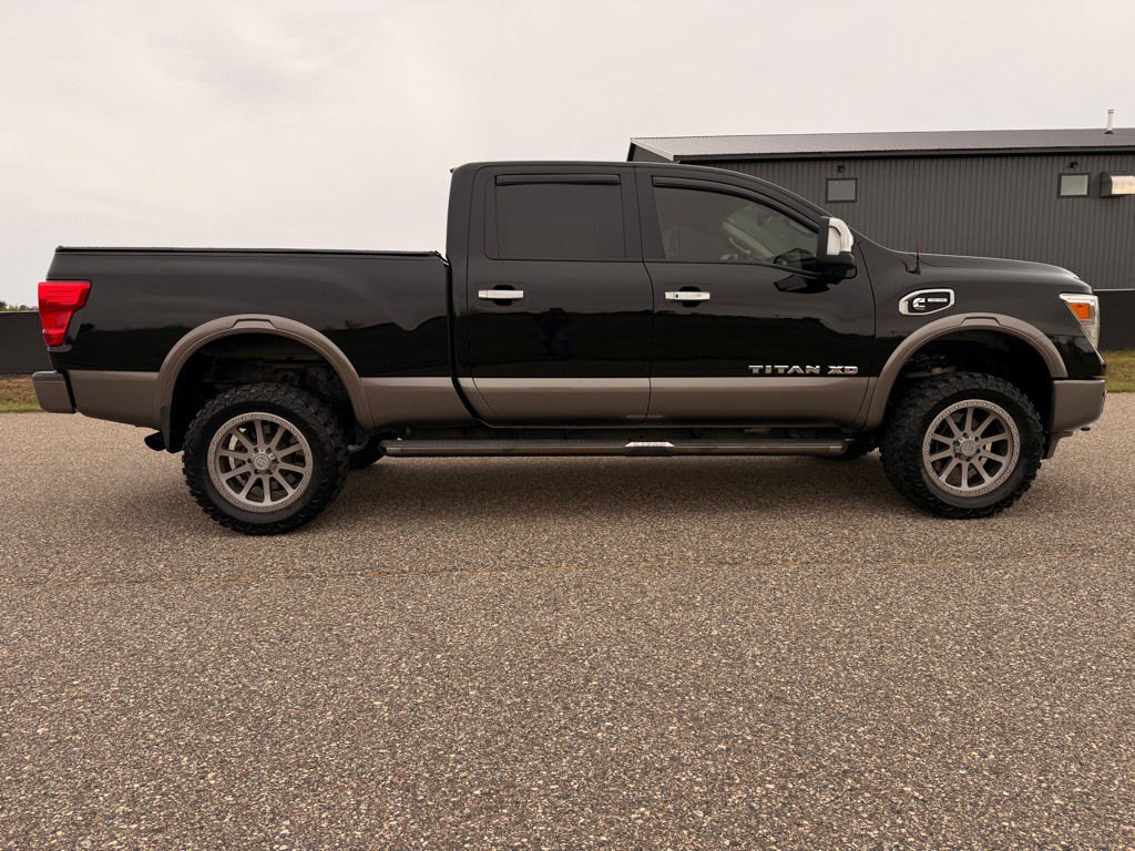 2017 Nissan Titan Image 4
