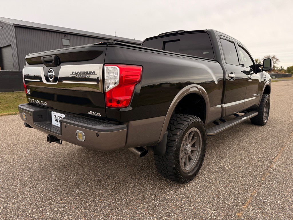 2017 Nissan Titan Image 5