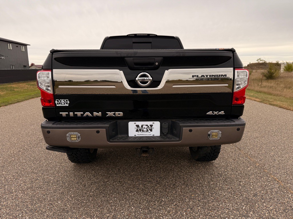 2017 Nissan Titan Image 6