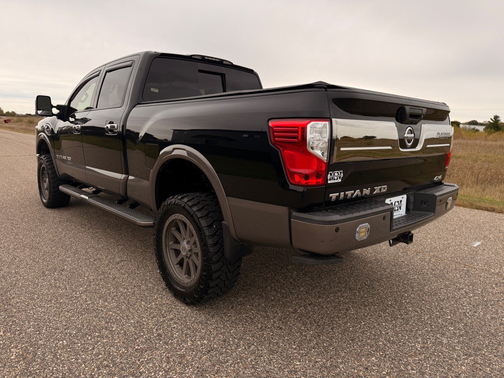 2017 Nissan Titan Image 7