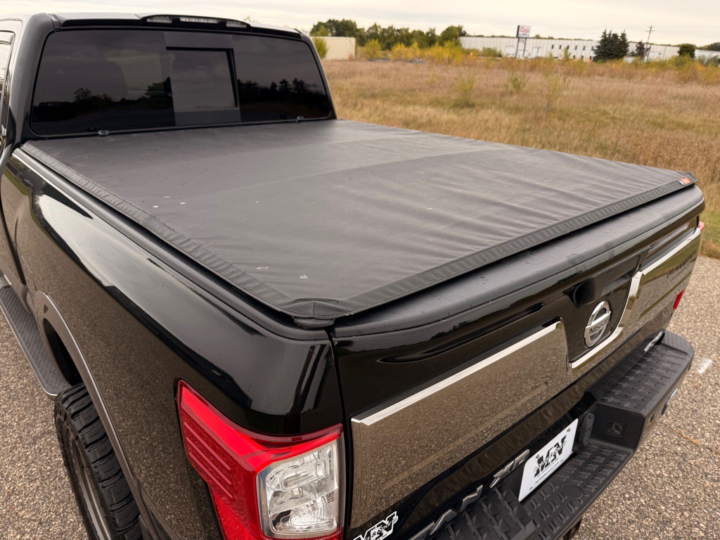 2017 Nissan Titan Image 15