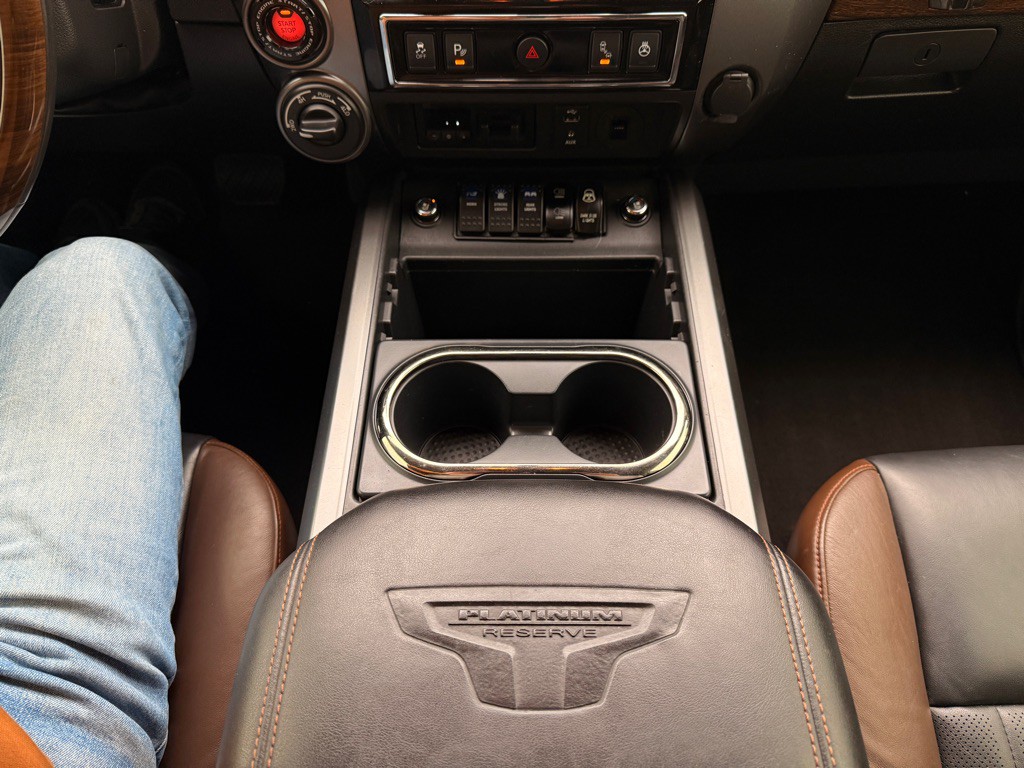 2017 Nissan Titan Image 23