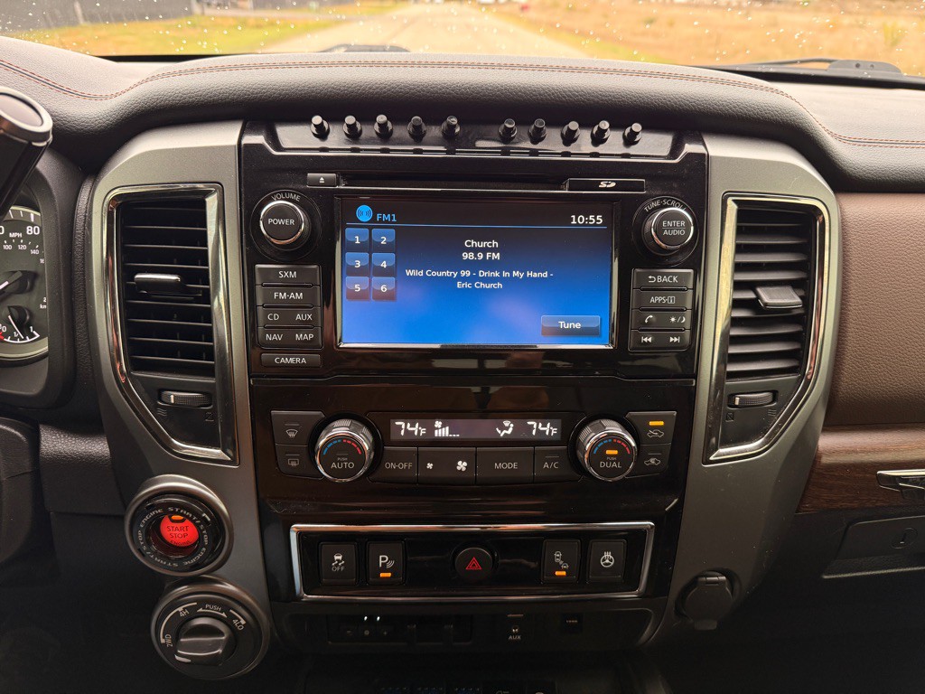 2017 Nissan Titan Image 24