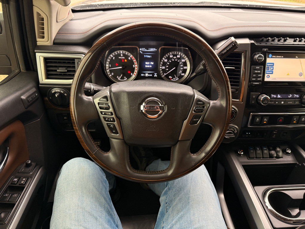 2017 Nissan Titan Image 27