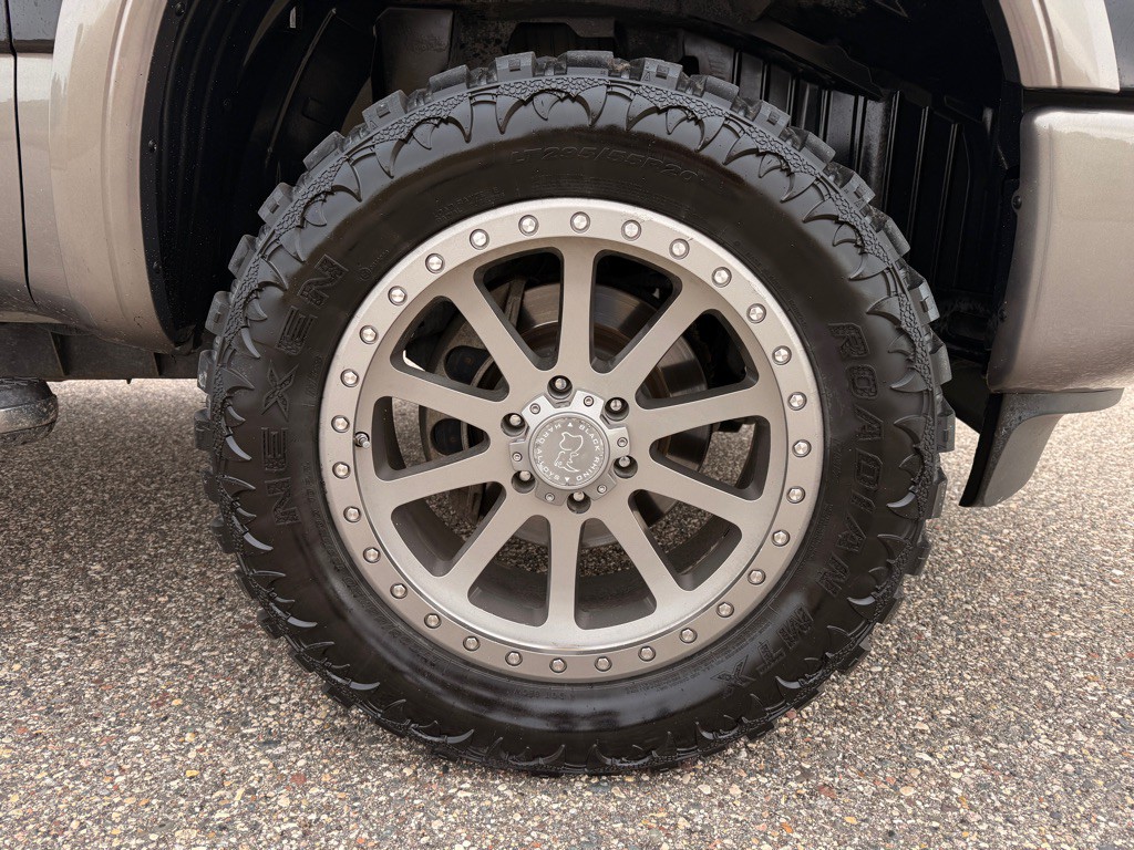 2017 Nissan Titan Image 33