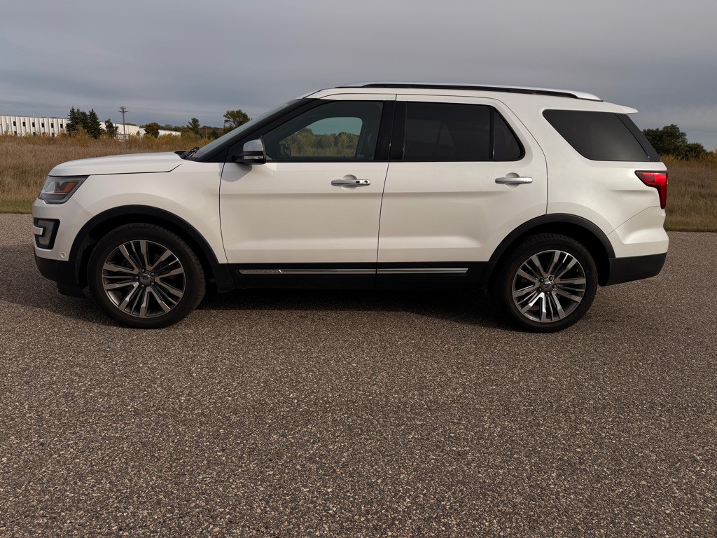 2017 Ford Explorer Image 8