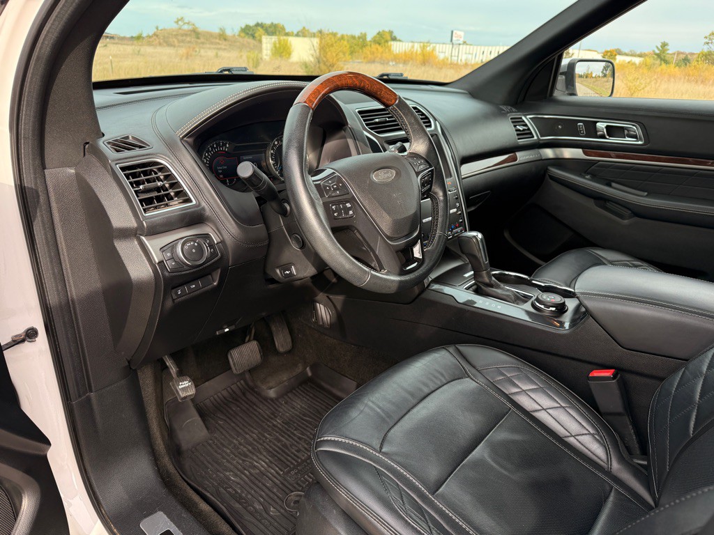 2017 Ford Explorer Image 9