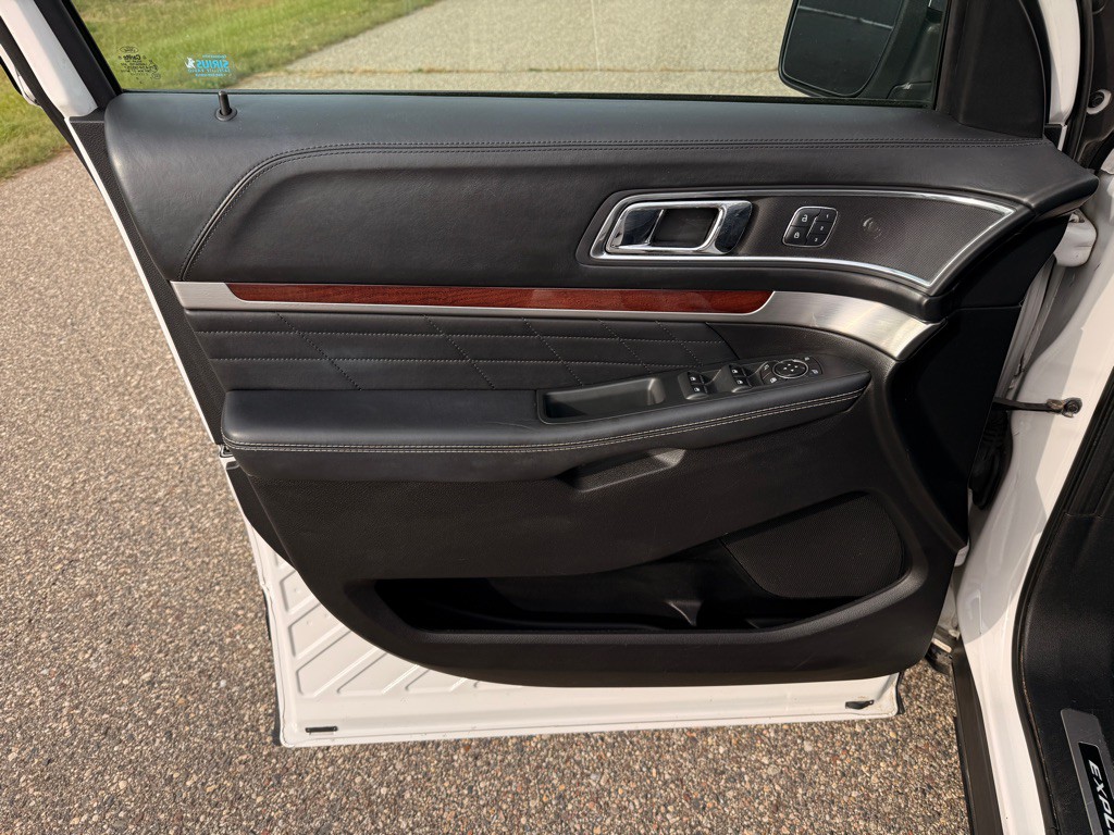 2017 Ford Explorer Image 12
