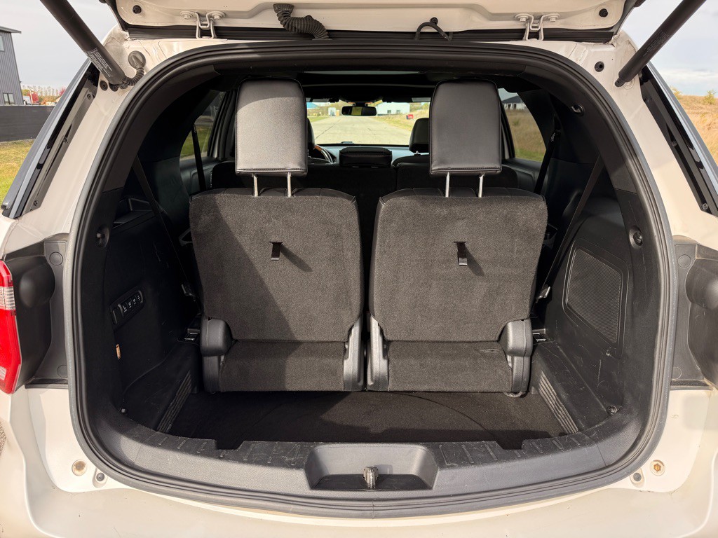2017 Ford Explorer Image 16
