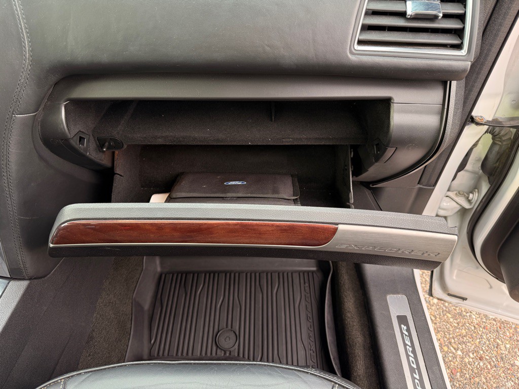 2017 Ford Explorer Image 22