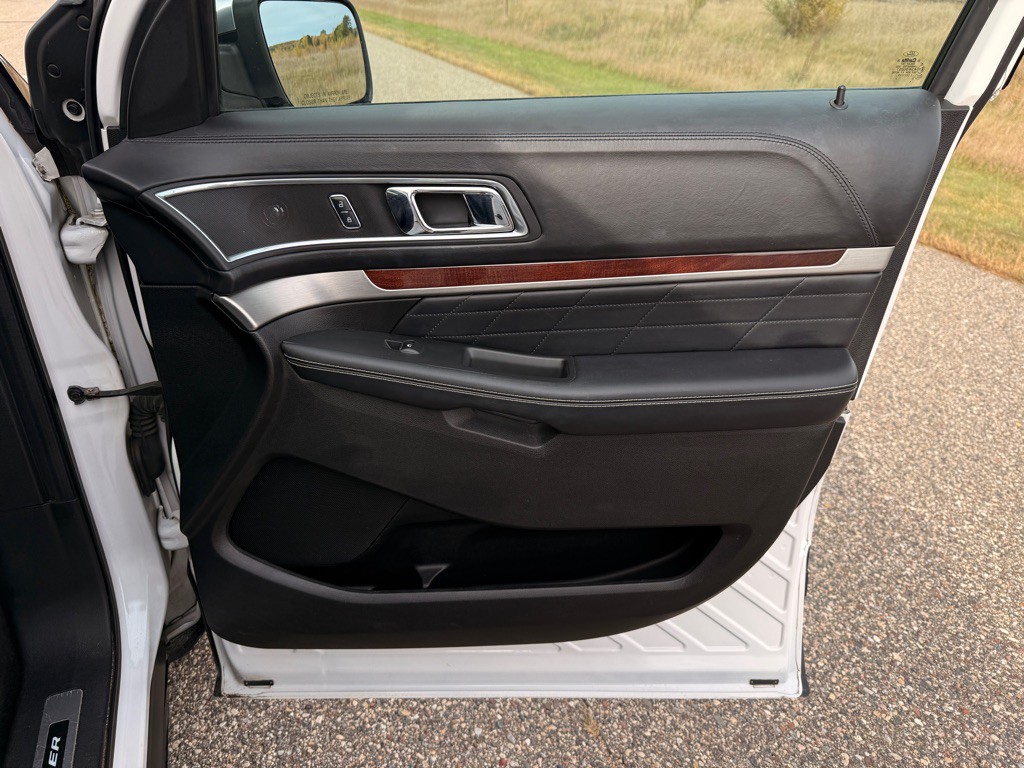 2017 Ford Explorer Image 23