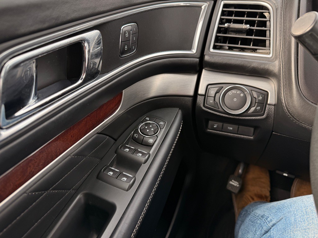 2017 Ford Explorer Image 30