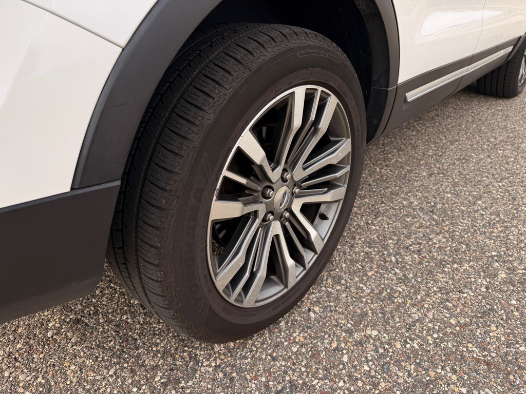 2017 Ford Explorer Image 34