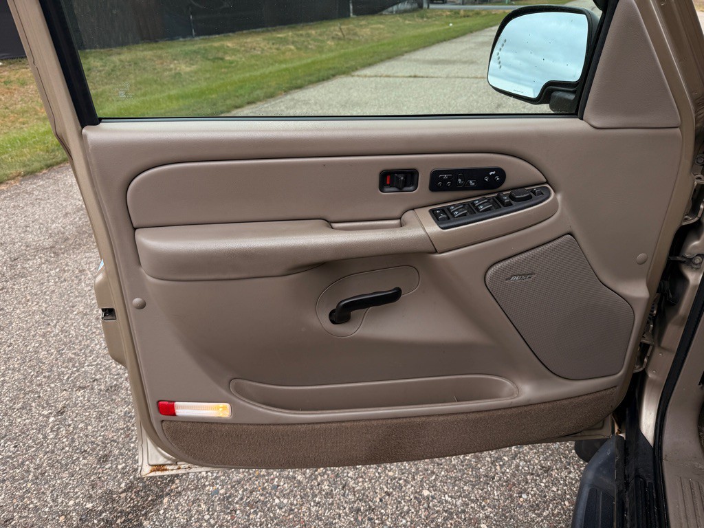 2005 Chevrolet Tahoe Image 12