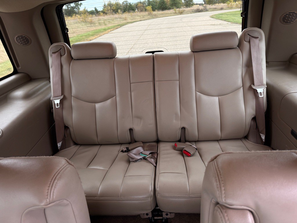 2005 Chevrolet Tahoe Image 14