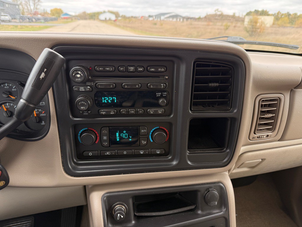 2005 Chevrolet Tahoe Image 23