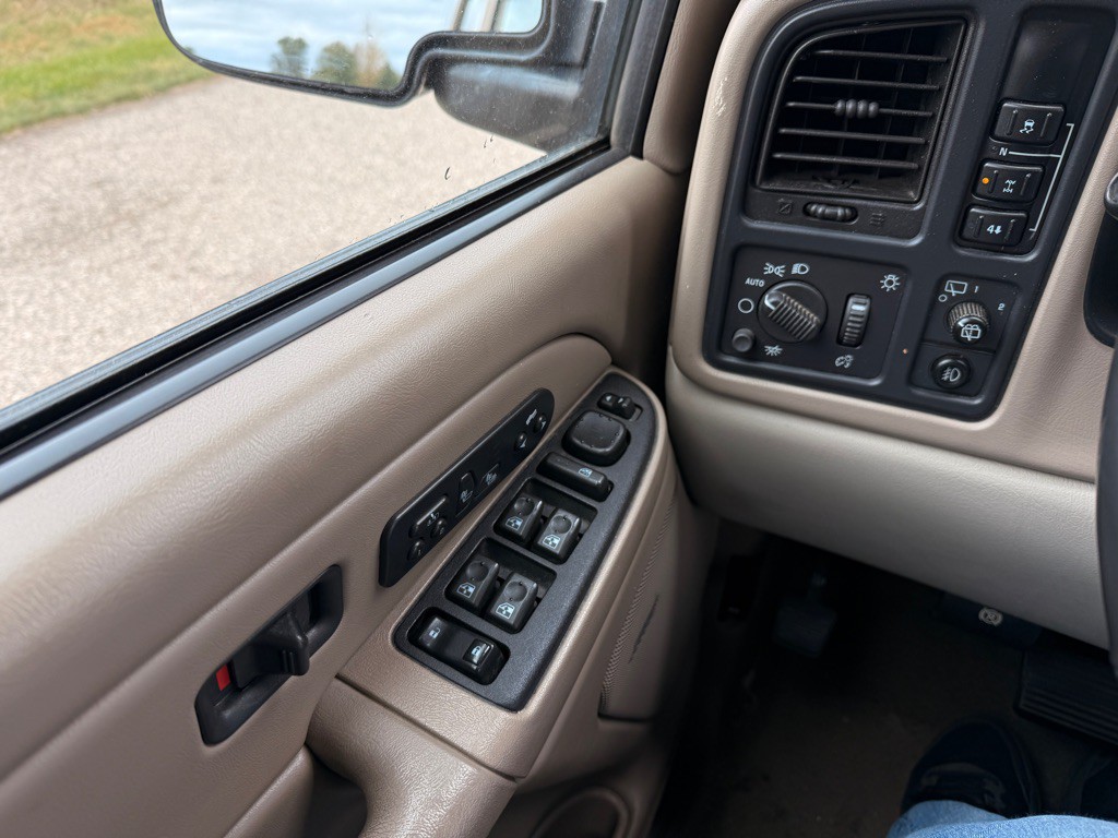 2005 Chevrolet Tahoe Image 26