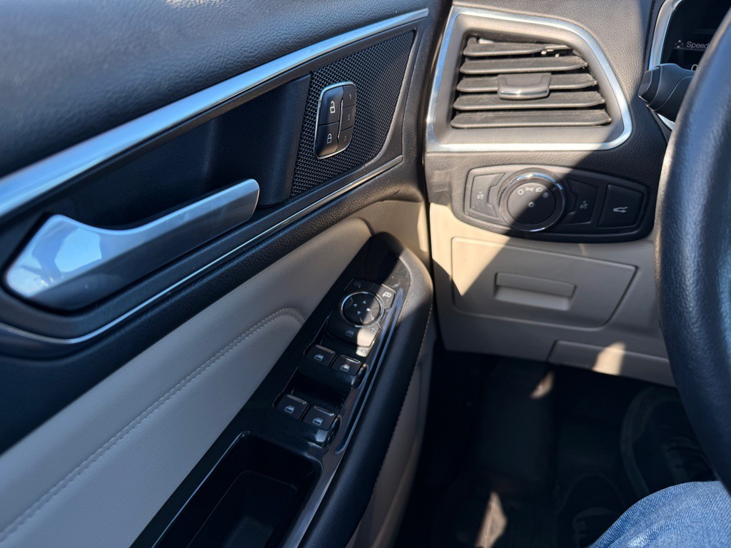 2015 Ford Edge Image 29