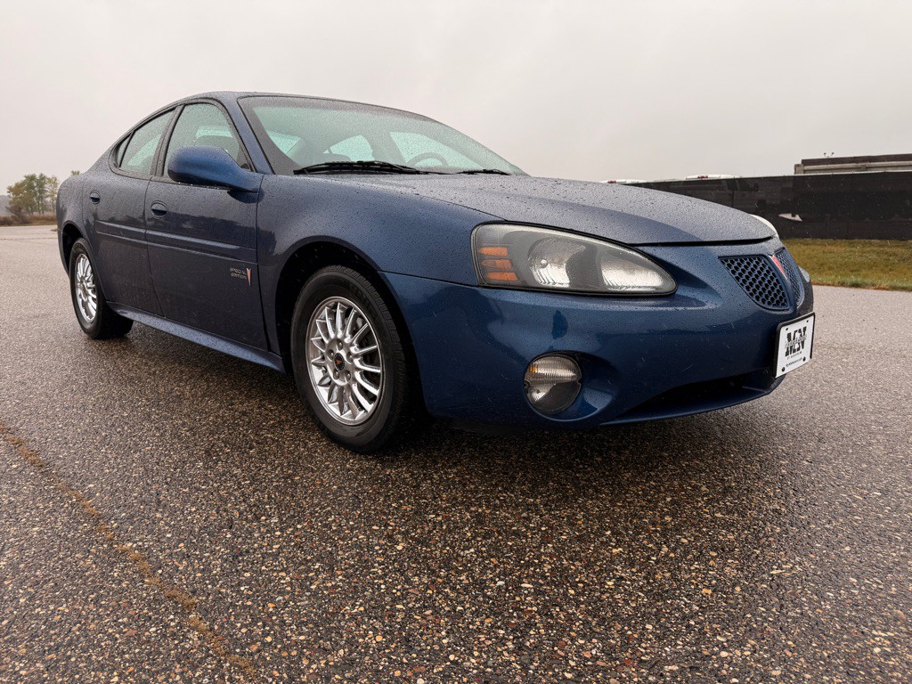 2004 Pontiac Grand Prix Image 3
