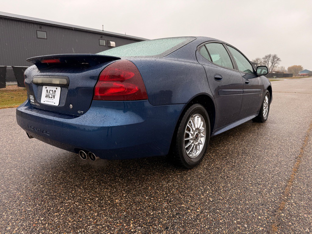 2004 Pontiac Grand Prix Image 5