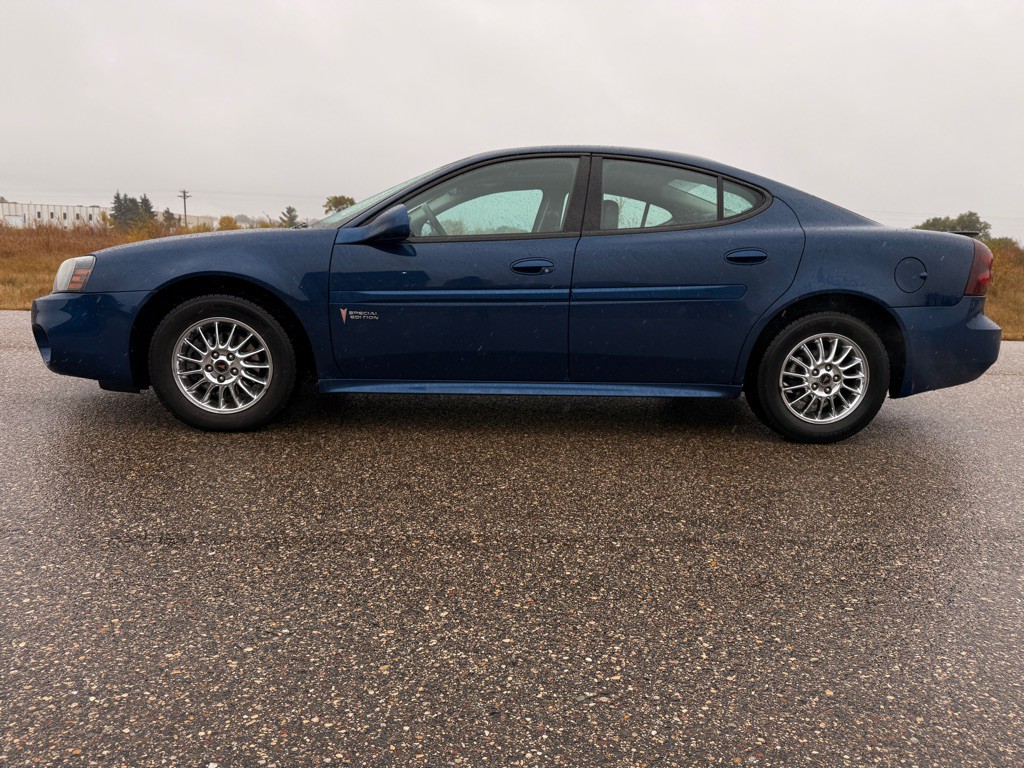 2004 Pontiac Grand Prix Image 8