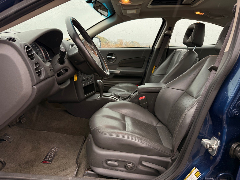 2004 Pontiac Grand Prix Image 10