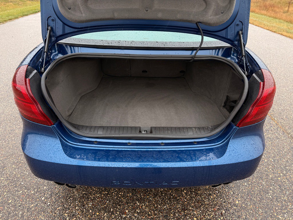 2004 Pontiac Grand Prix Image 14