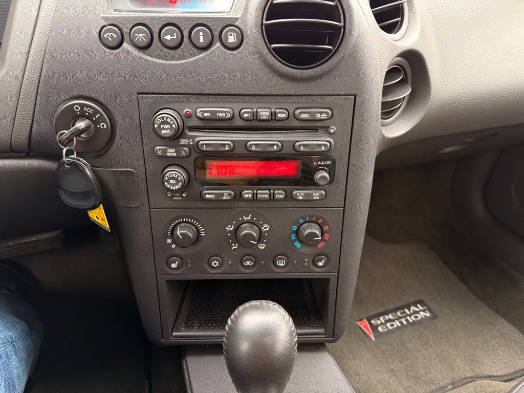 2004 Pontiac Grand Prix Image 21