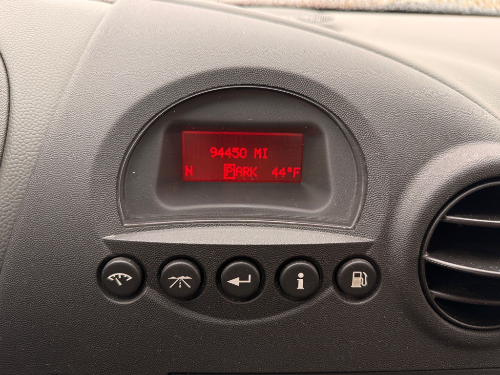 2004 Pontiac Grand Prix Image 22