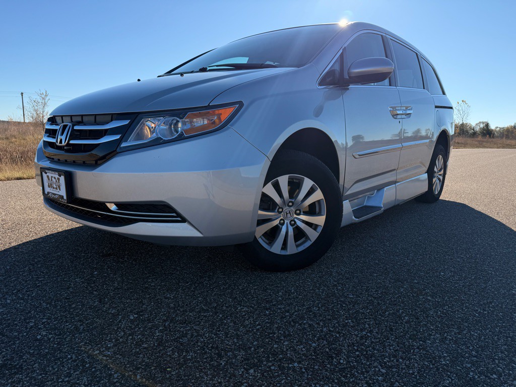 2015 Honda Odyssey Image 2