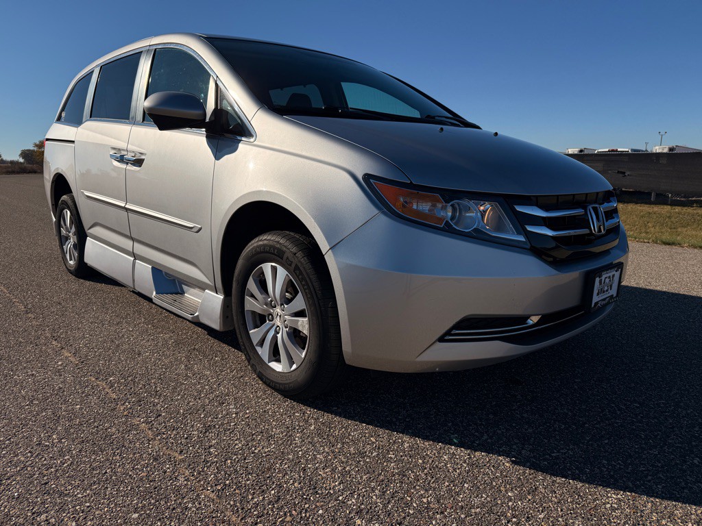 2015 Honda Odyssey Image 4
