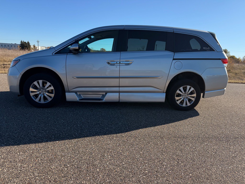 2015 Honda Odyssey Image 9