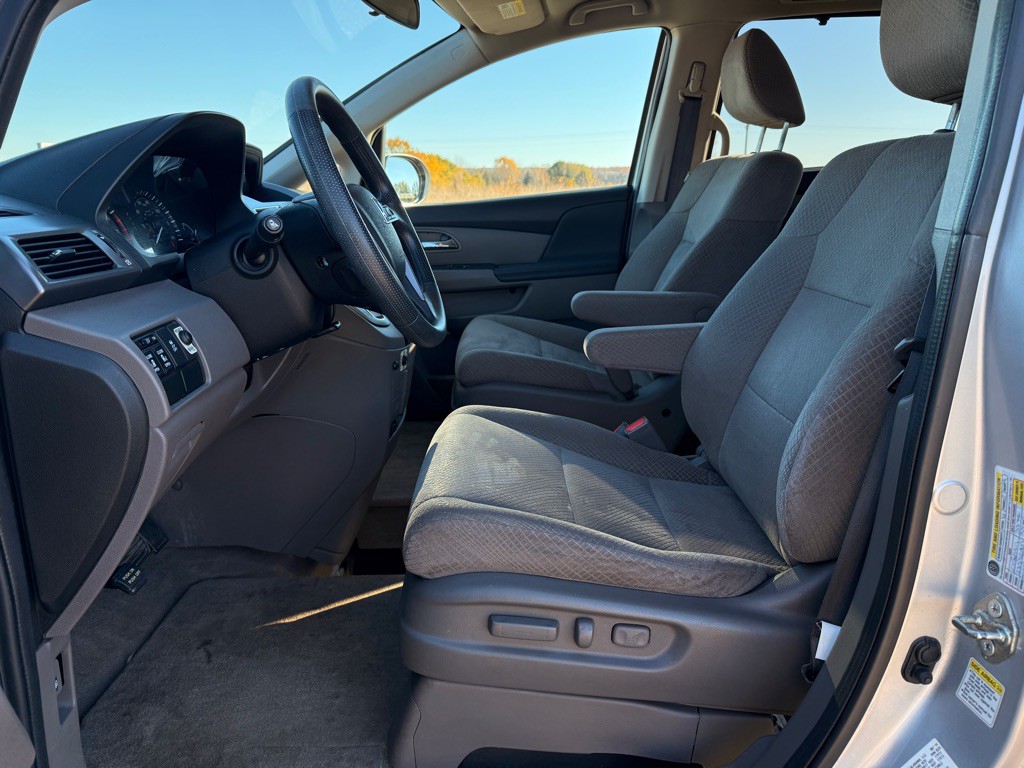 2015 Honda Odyssey Image 11