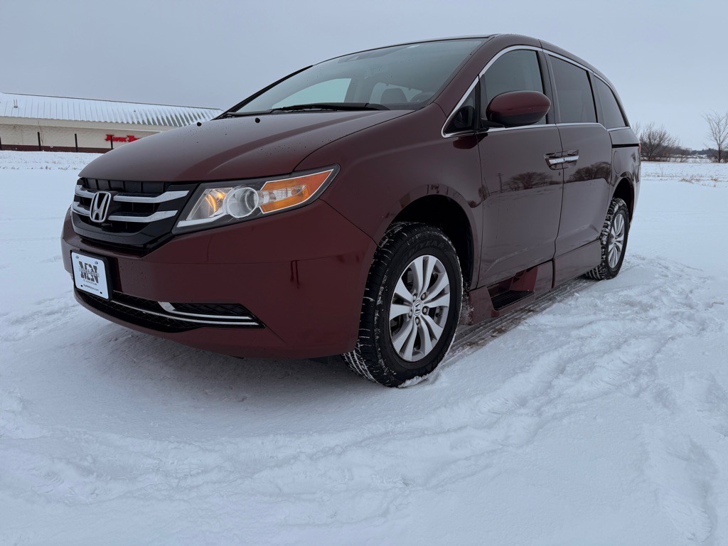 2017 Honda Odyssey Image 2