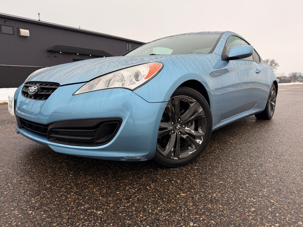 2012 Hyundai Genesis Image 1