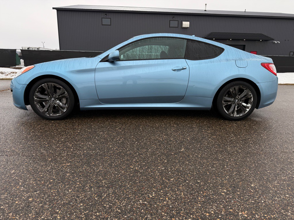 2012 Hyundai Genesis Image 8