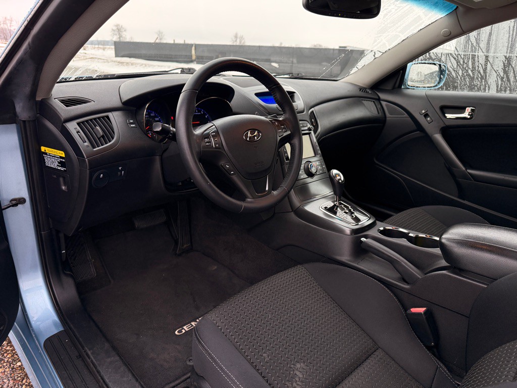 2012 Hyundai Genesis Image 9