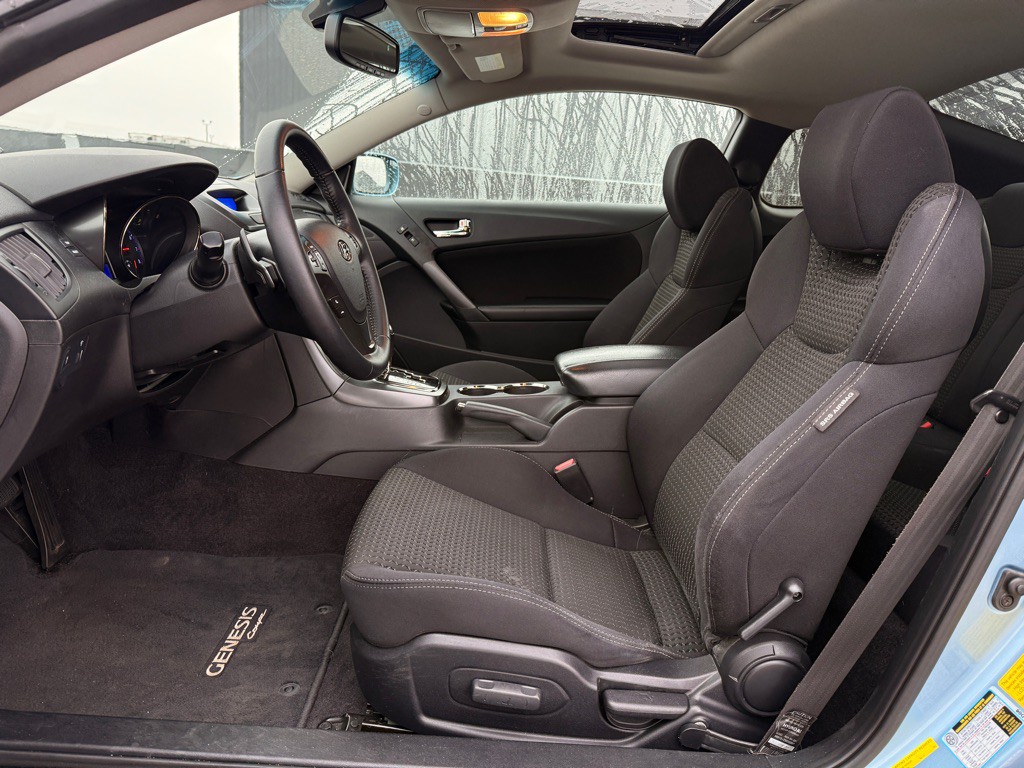 2012 Hyundai Genesis Image 10
