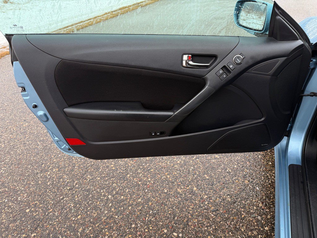 2012 Hyundai Genesis Image 13