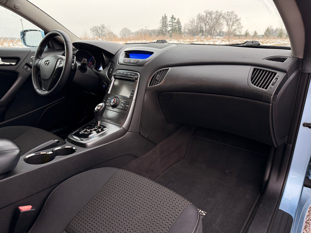 2012 Hyundai Genesis Image 16