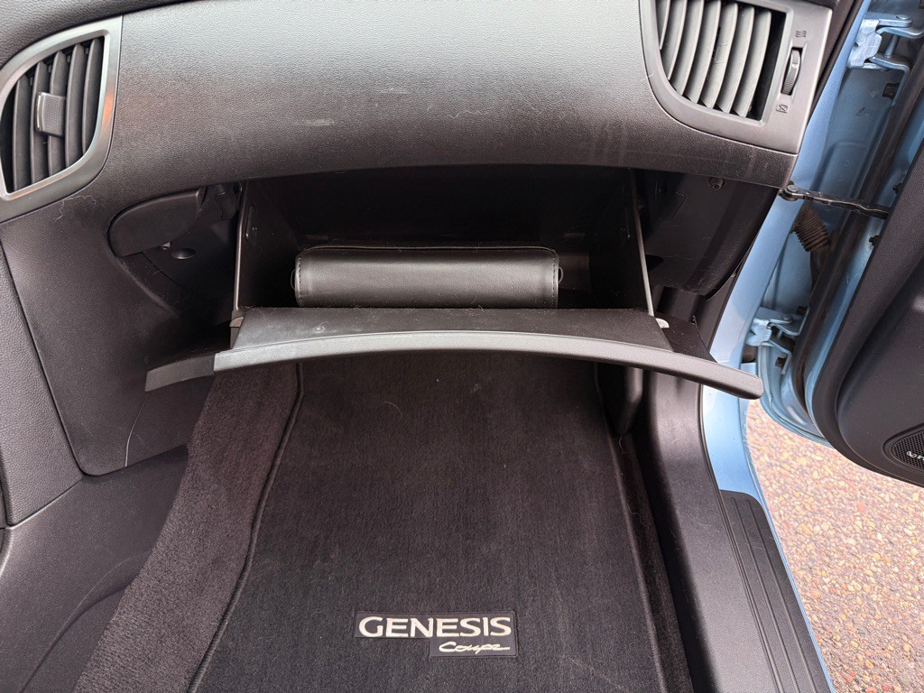 2012 Hyundai Genesis Image 17