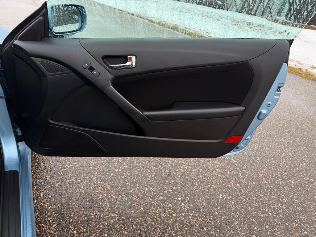 2012 Hyundai Genesis Image 18
