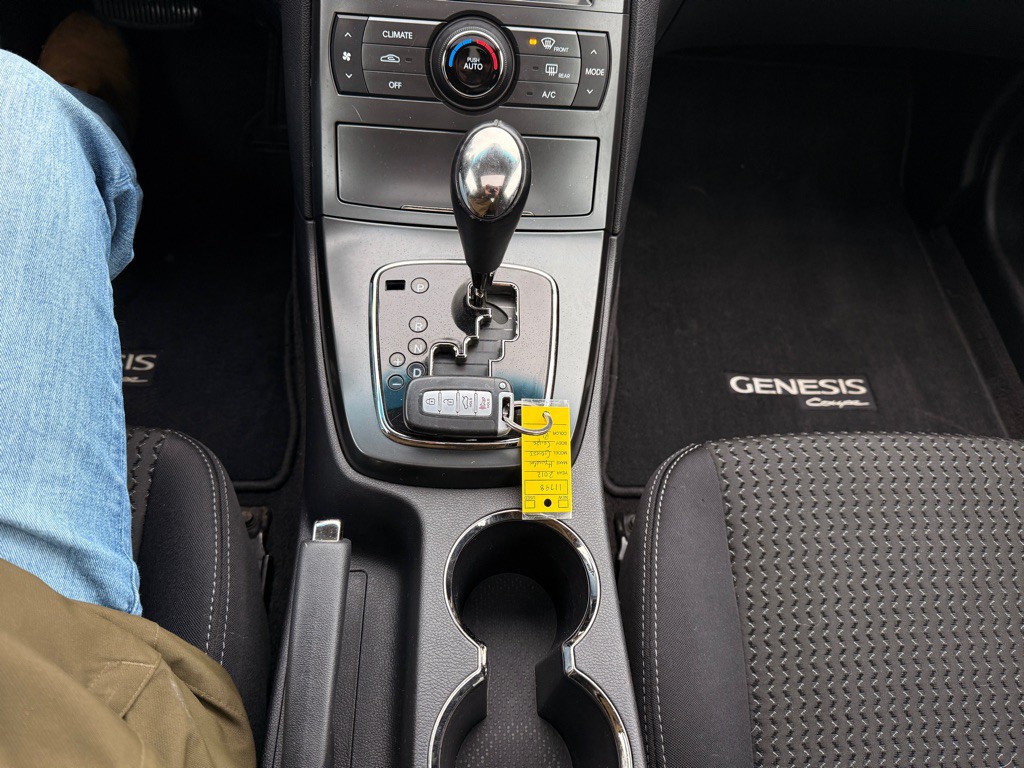 2012 Hyundai Genesis Image 19