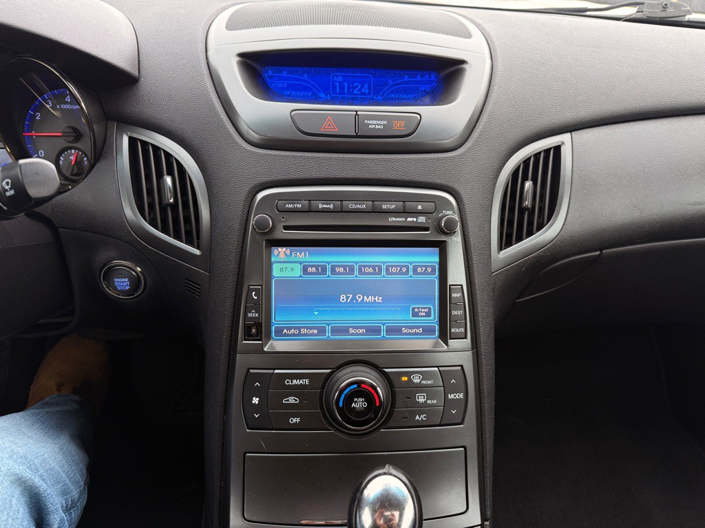 2012 Hyundai Genesis Image 20