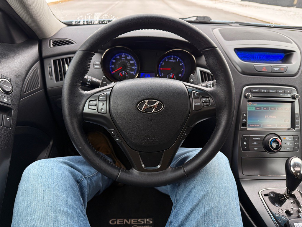 2012 Hyundai Genesis Image 21