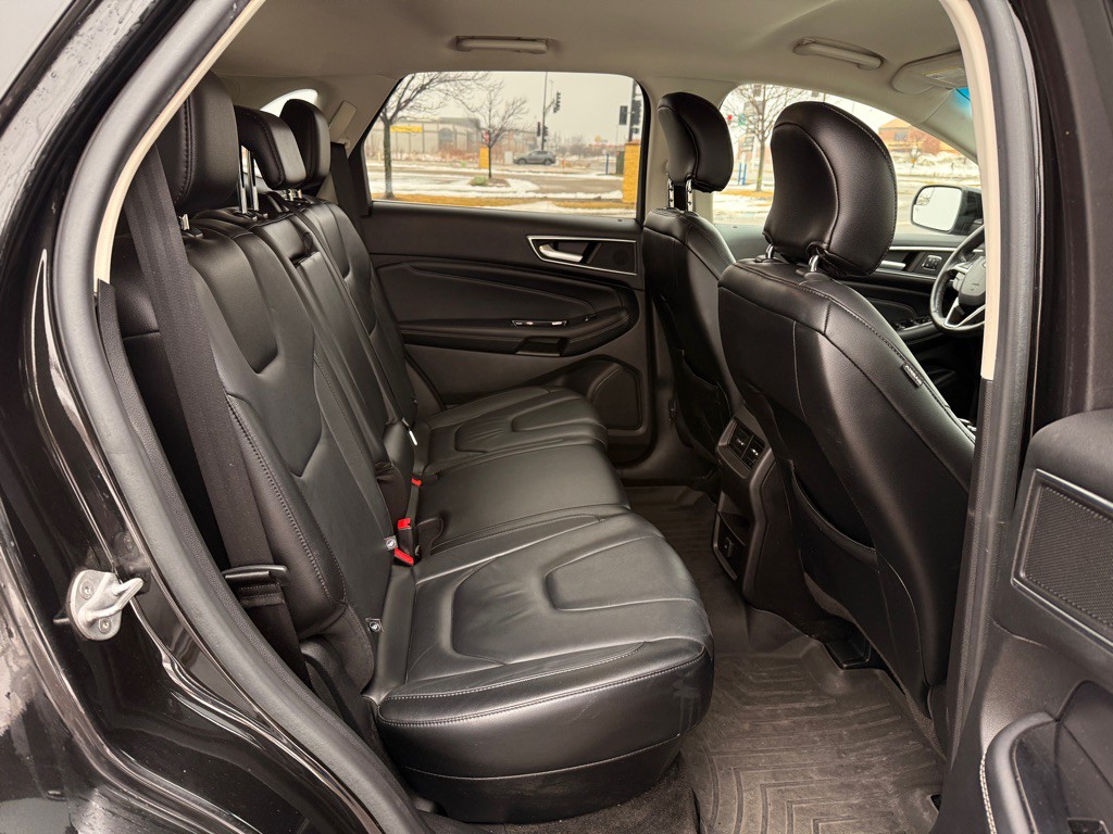 2015 Ford Edge Image 16